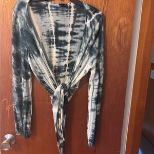 GYPSY Blue and White Tie Front Wrap Shirt size small NWOT